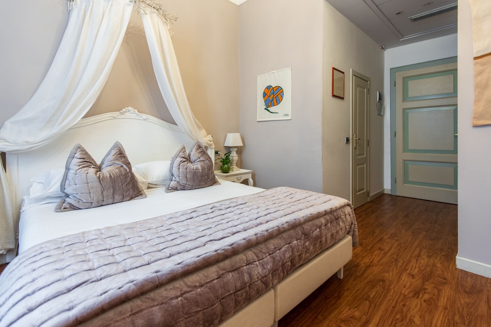 Superior Double Room Single Use photo 3