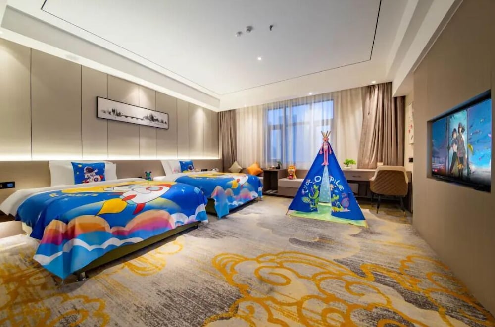 Comfort Triple Room, City View