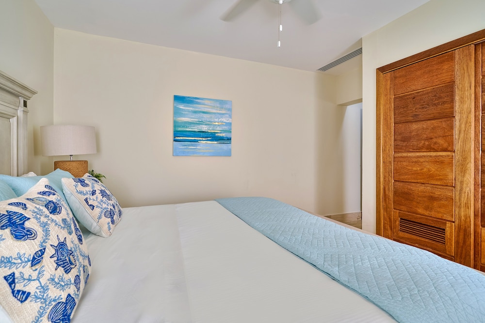 Junior Penthouse photo 2