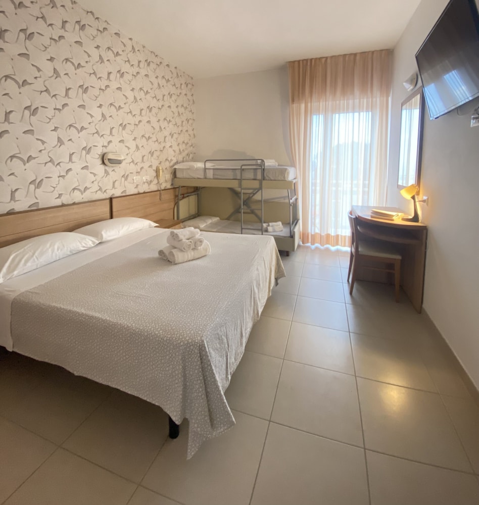 Classic Quadruple Room photo 2