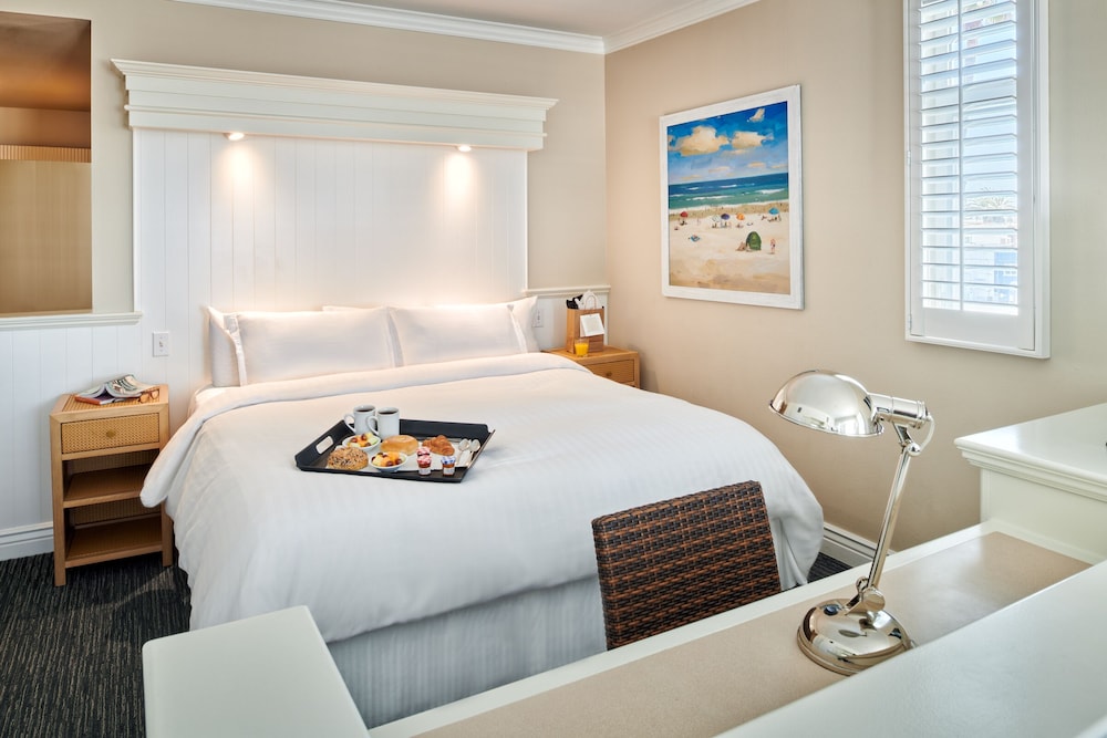 Suite, 1 King Bed, Oceanfront photo 2