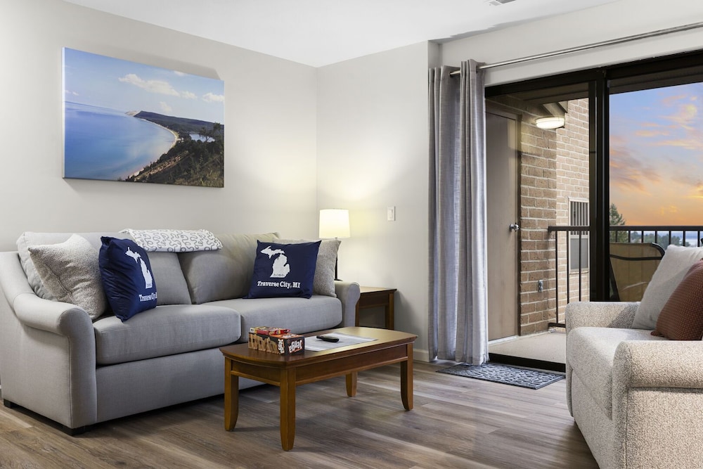 Luxury Condo photo 2