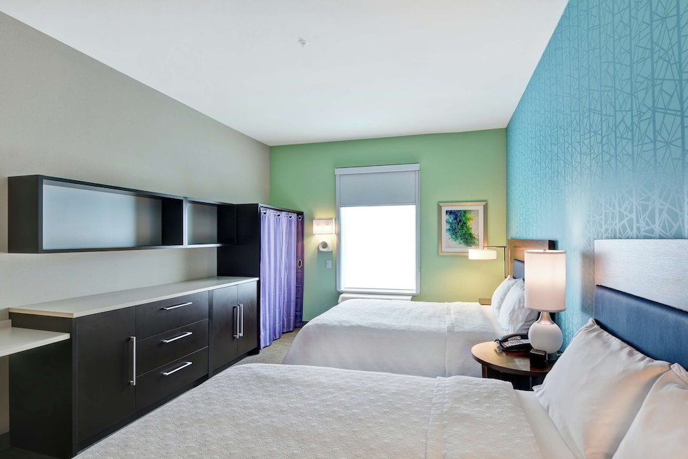 Studio, 2 Queen Beds, Accessible, Bathtub