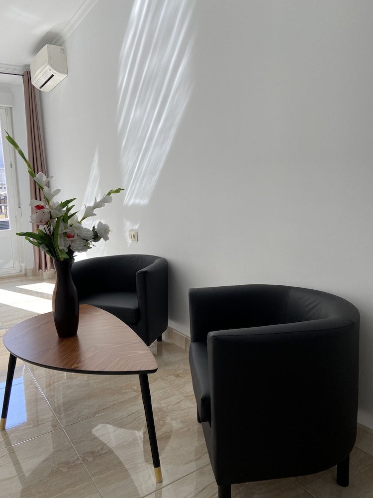 Deluxe Room, 2 Twin Beds, Private Bathroom, City View photo 3