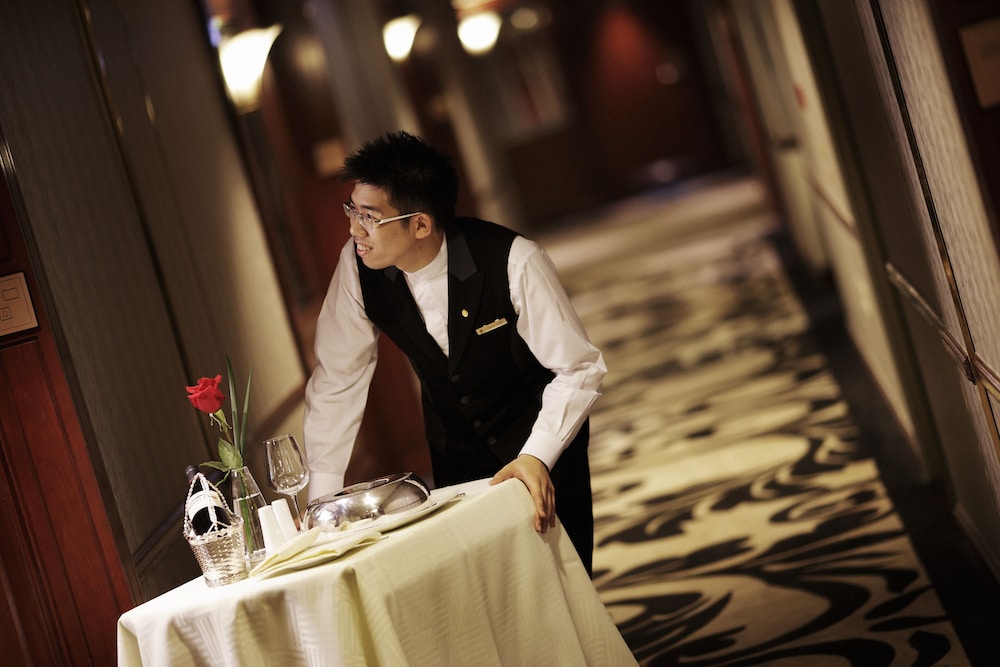 Classic Room, 2 Twin Beds, Club Lounge Access, City View thumbnail 6