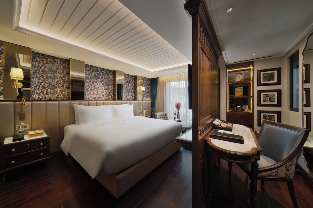 Grand Suite with Hot Tub