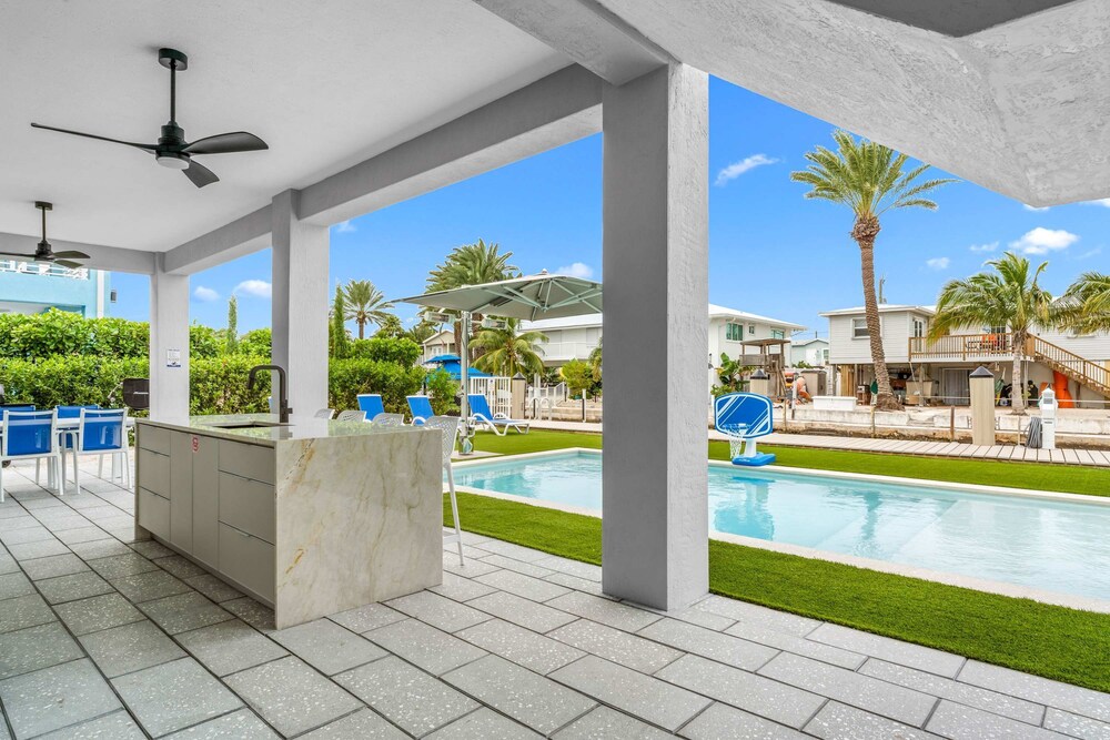 Saltwater Social Game Room Pool Dock Views, Billede 4