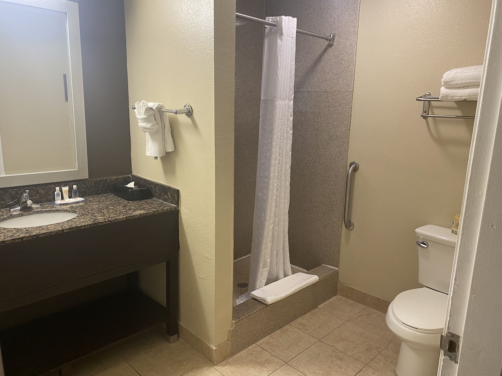 Room, Multiple Beds, Non Smoking - Photo 4