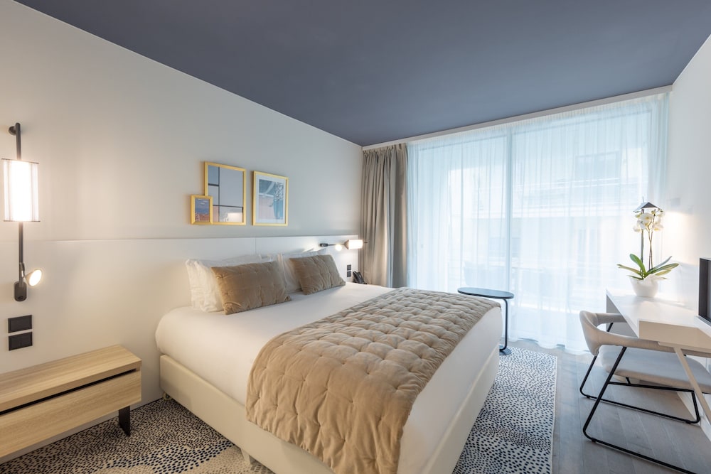 Standard Room, 1 King Bed, City View (Mountain View) - Photo 11