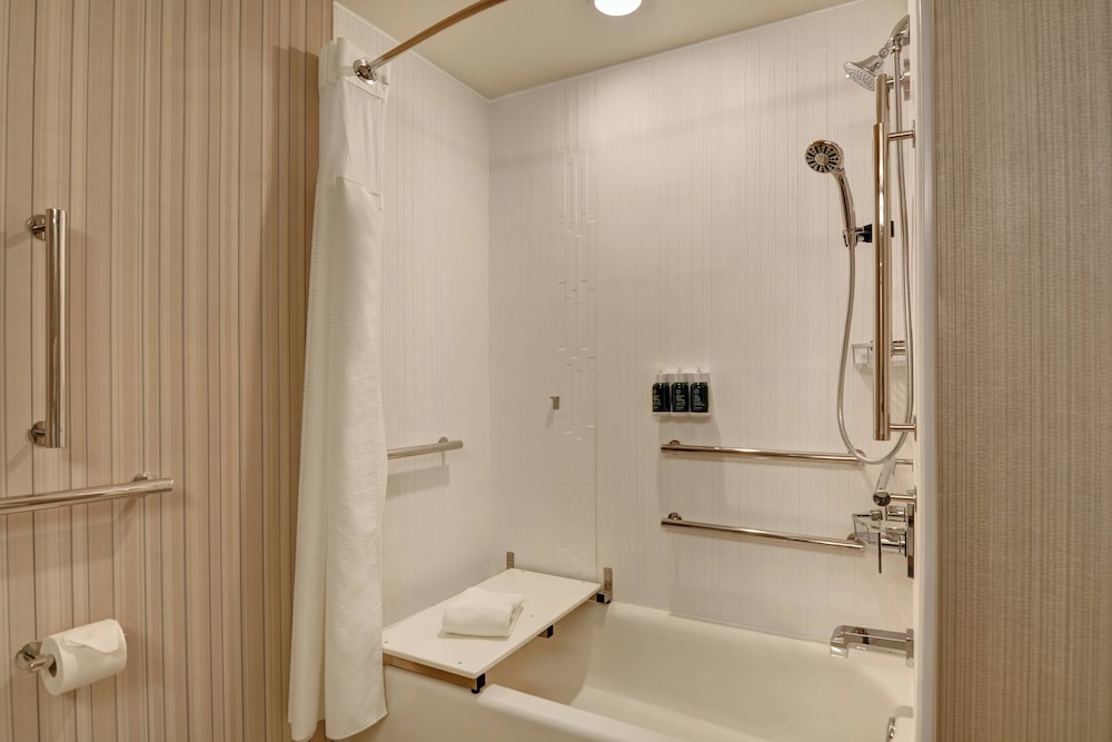 Room - Photo 4