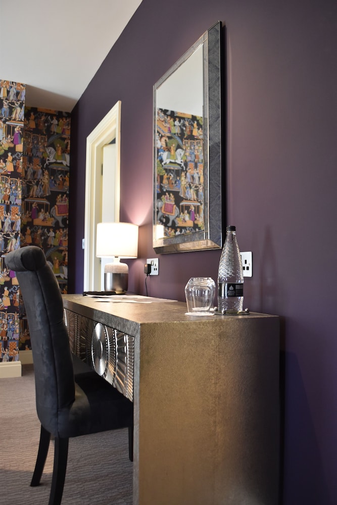 Deluxe Room, 1 King Bed, Ensuite (Singh Room) photo 3