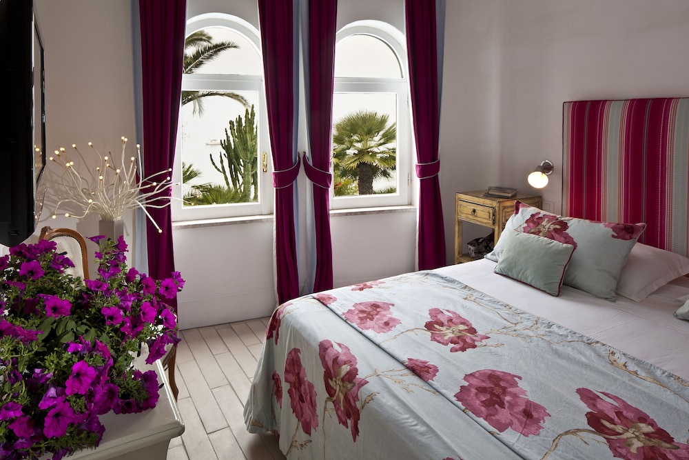 Triple Room, Sea View - Photo 4
