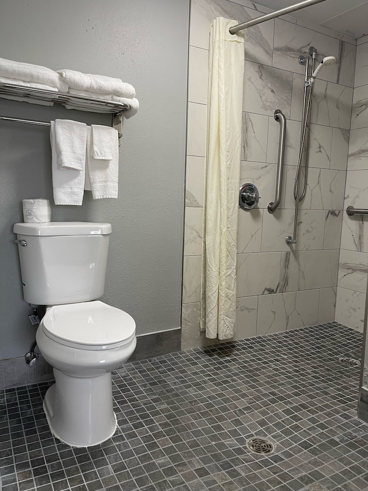 Room, 2 Double Beds, Accessible, Non Smoking (Roll-In Shower) - Photo 2