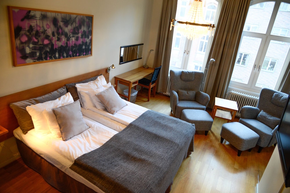 Standard Double or Twin Room - Photo 5