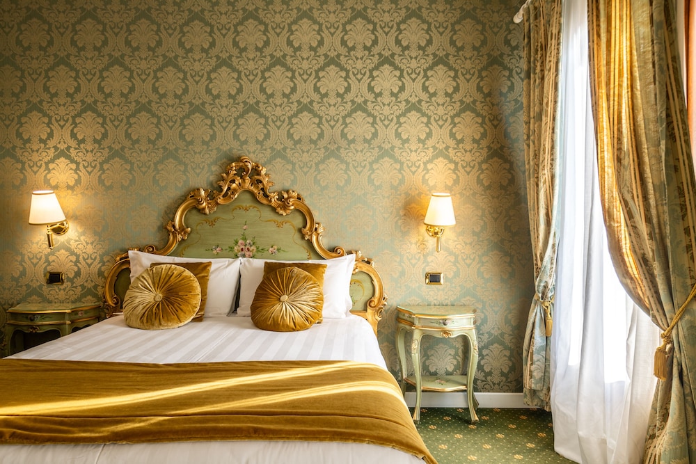 Superior Double or Twin Room, Lagoon View photo 2