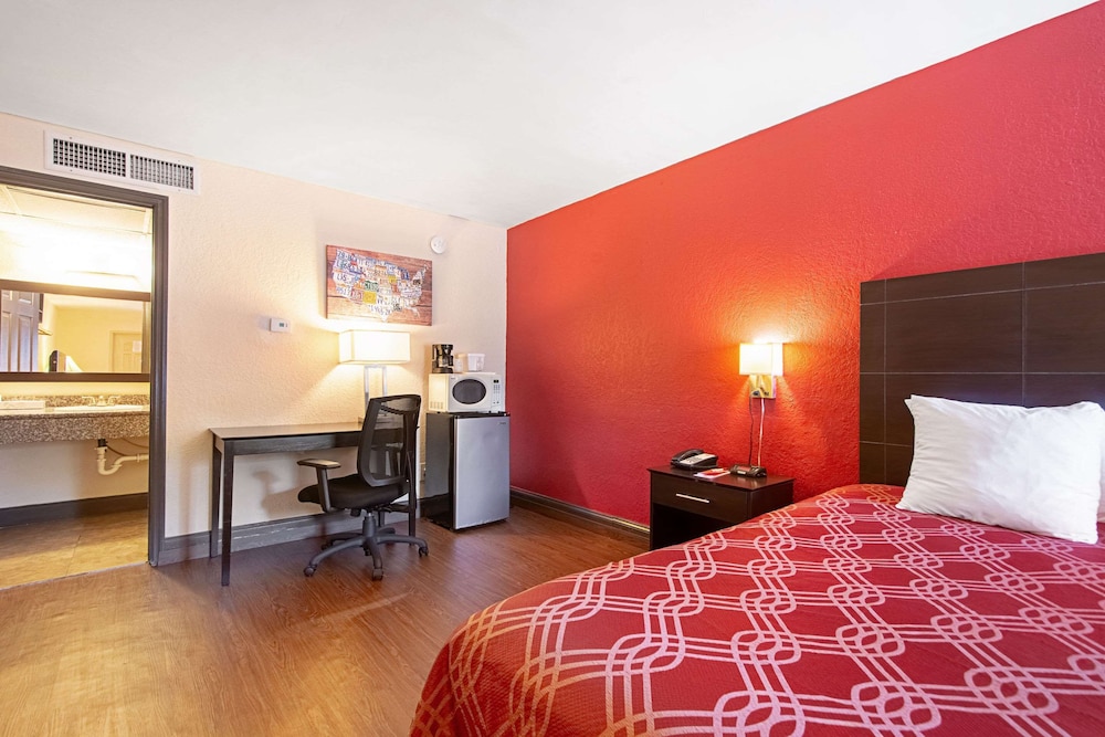 Room, 2 Double Beds, Accessible, Non Smoking photo 3