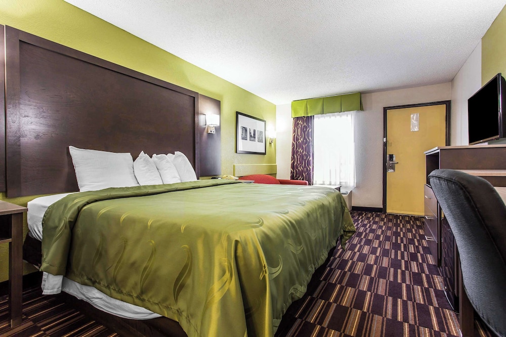 Room, 1 Queen Bed with Sofa bed, Accessible, Non Smoking photo 2
