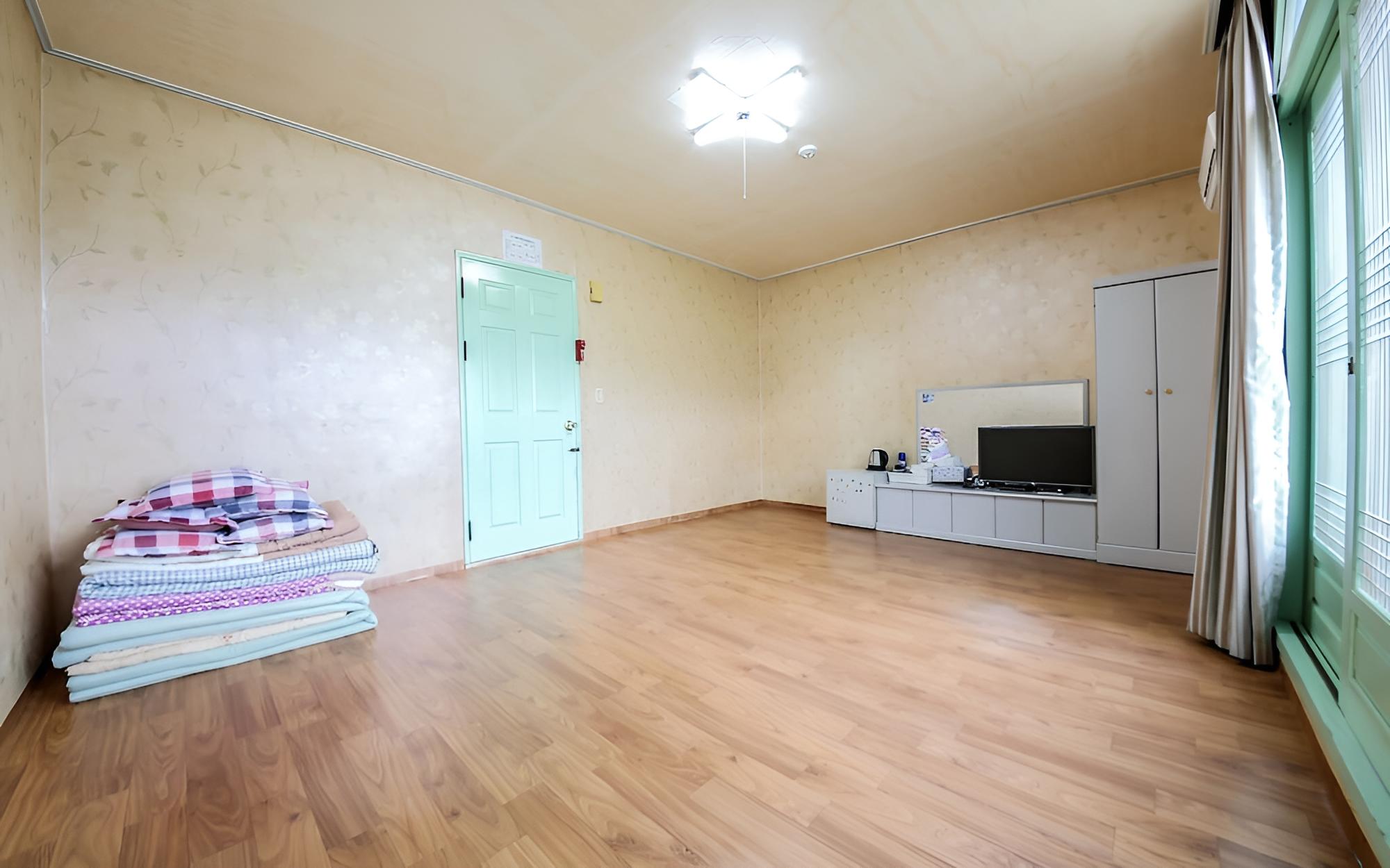 Room (On-dol) - Photo 1