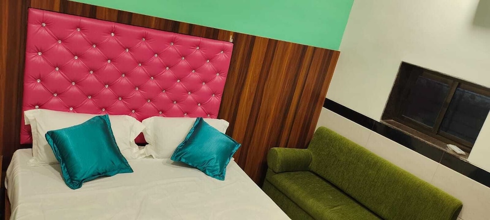 Deluxe Room - Photo 12