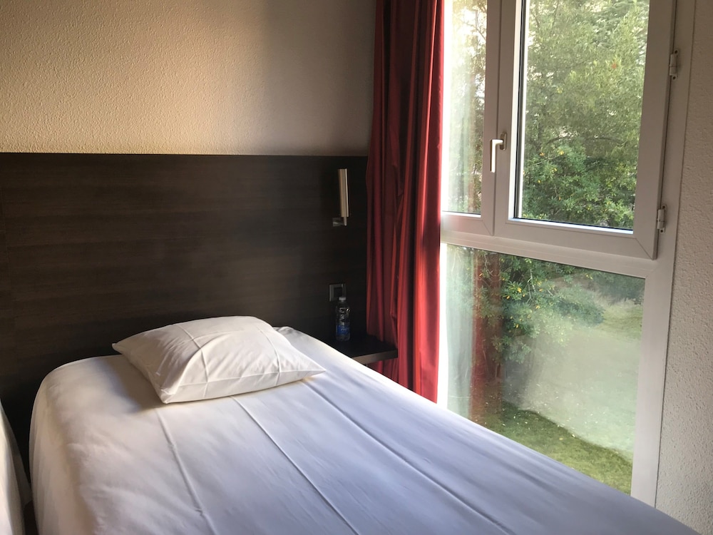 Standard Room, 2 Twin Beds - Photo 2