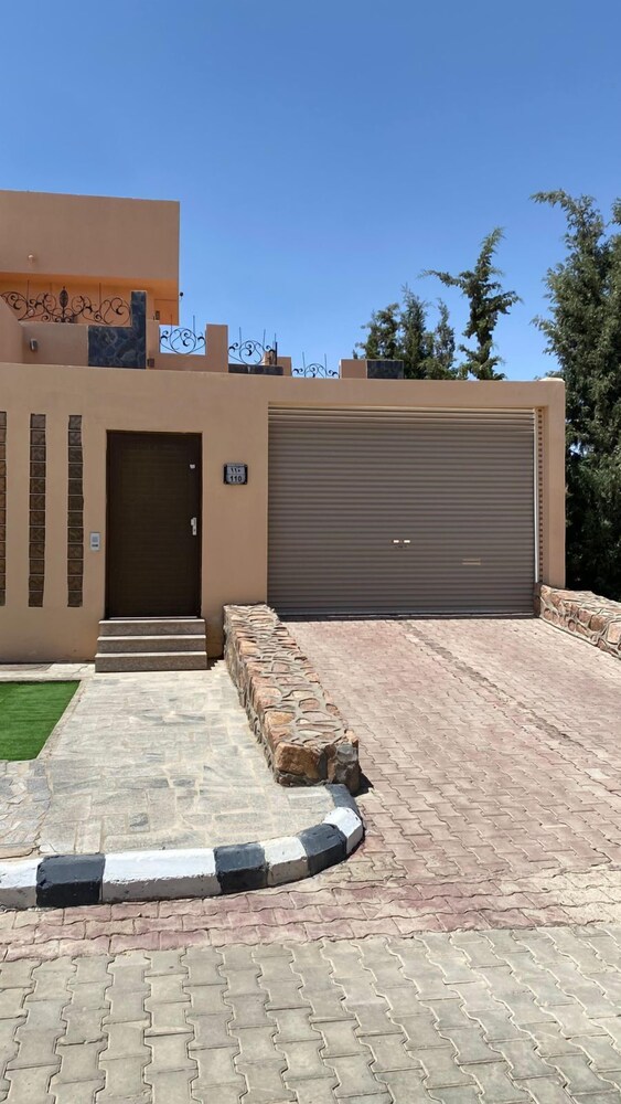 Villa photo 3