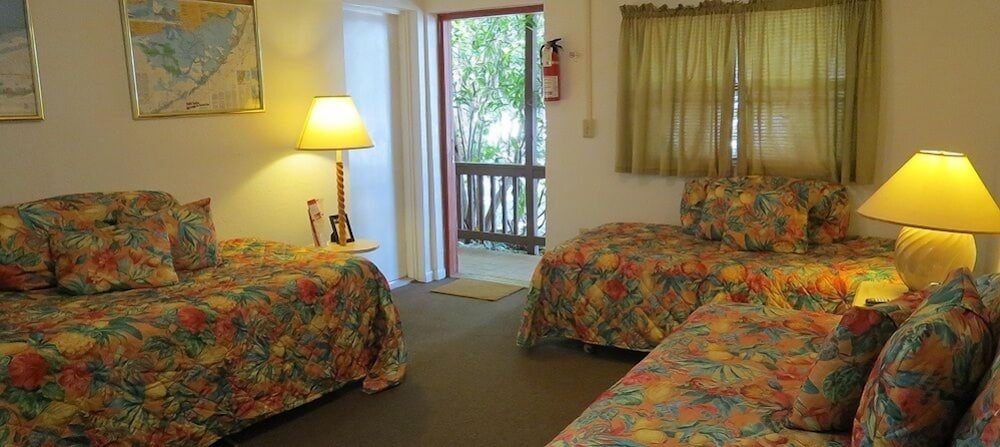 Room (4 twin beds) photo 3