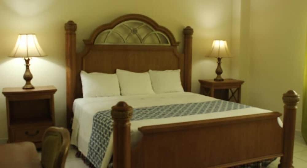 Standard Room, 1 King Bed photo 3