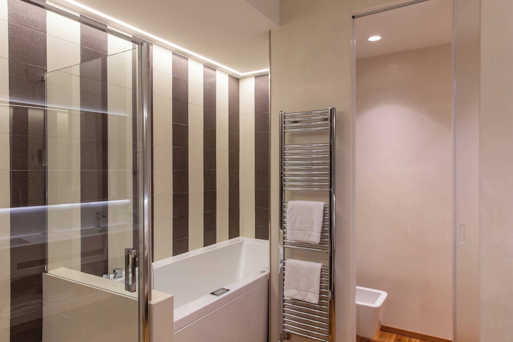 Suite, 1 Bedroom thumbnail 6