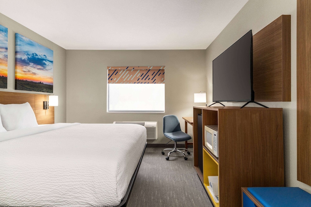 Room, 1 King Bed, Non Smoking photo 1