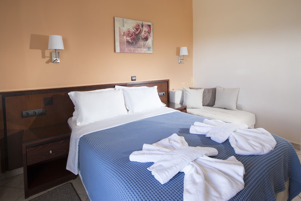 Double Room (plus extra bed)