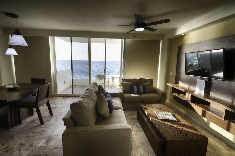 Remodeled Oceanfront 1 Bedroom Suite With Large Terrace Oceanfront