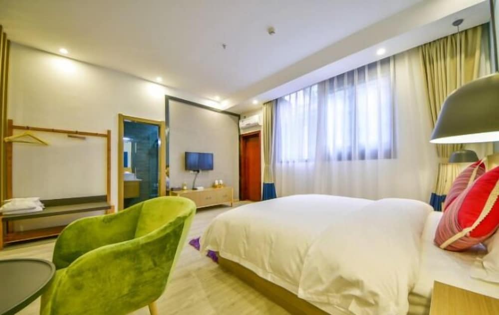 Deluxe Double Room(Chinese Domestic Guest Only) photo 3