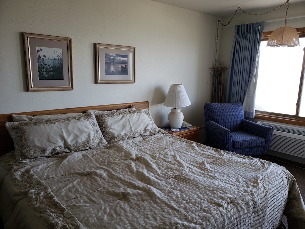 Beachfront Whirlpool King Unit