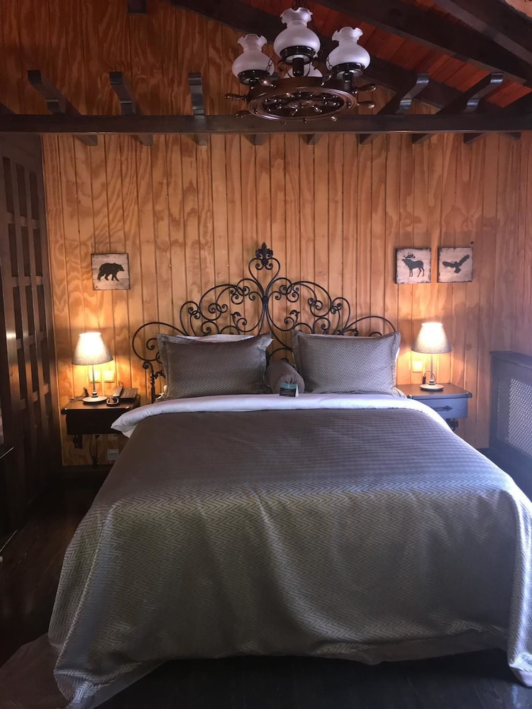 King Suite (fireplace, Jacuzzi)