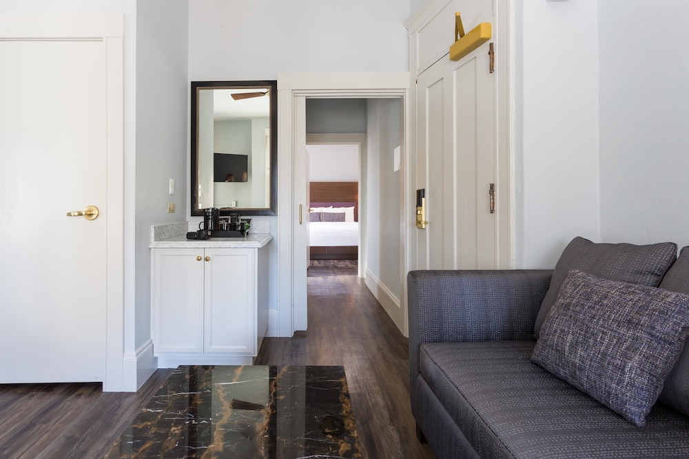 Suite, 1 King Bed, Non Smoking, Refrigerator - Photo 2