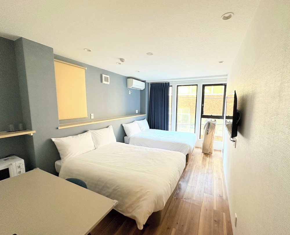 Double Room, Multiple Beds, Non Smoking photo 1