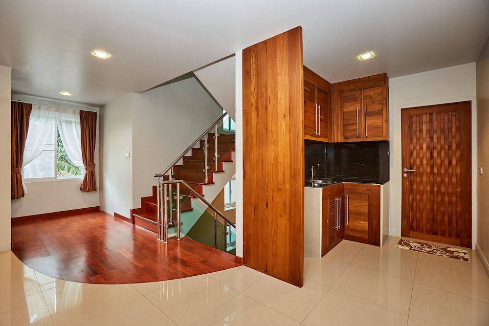5 Bedrooms Villa photo 2