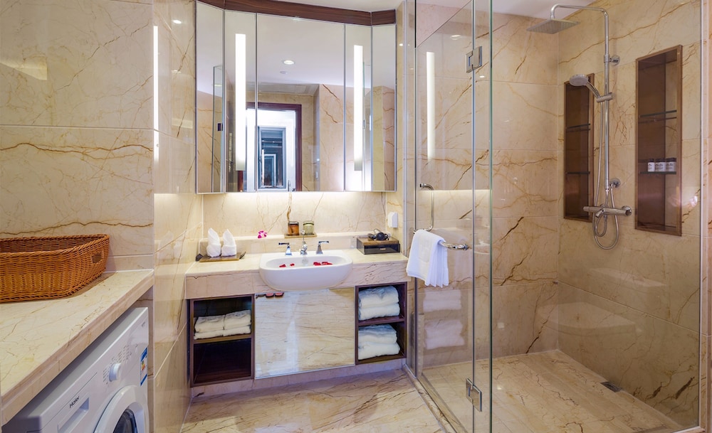 Deluxe King Room With River View photo 2