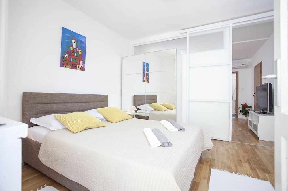 Apartment (Maja - 50 m from beach - A2(2+2))