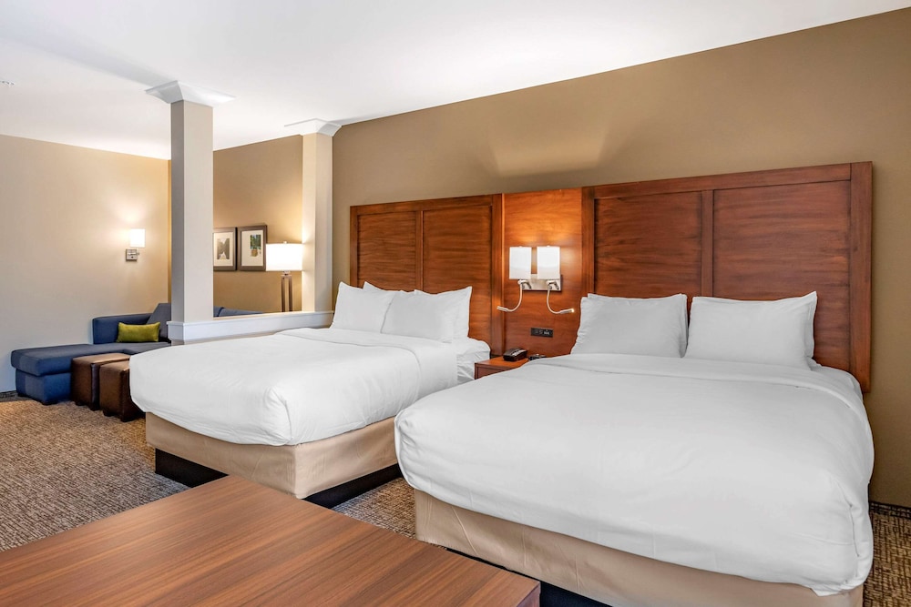 Suite, Multiple Beds, Non Smoking (Upgraded) - Photo 4