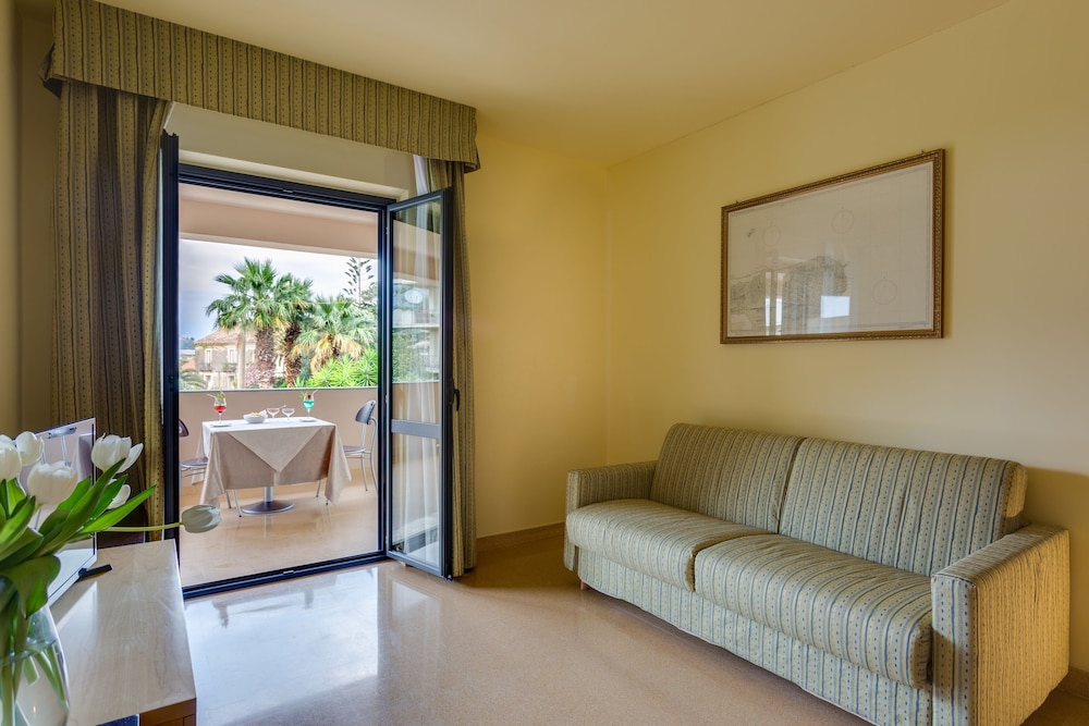 Suite - Photo 2
