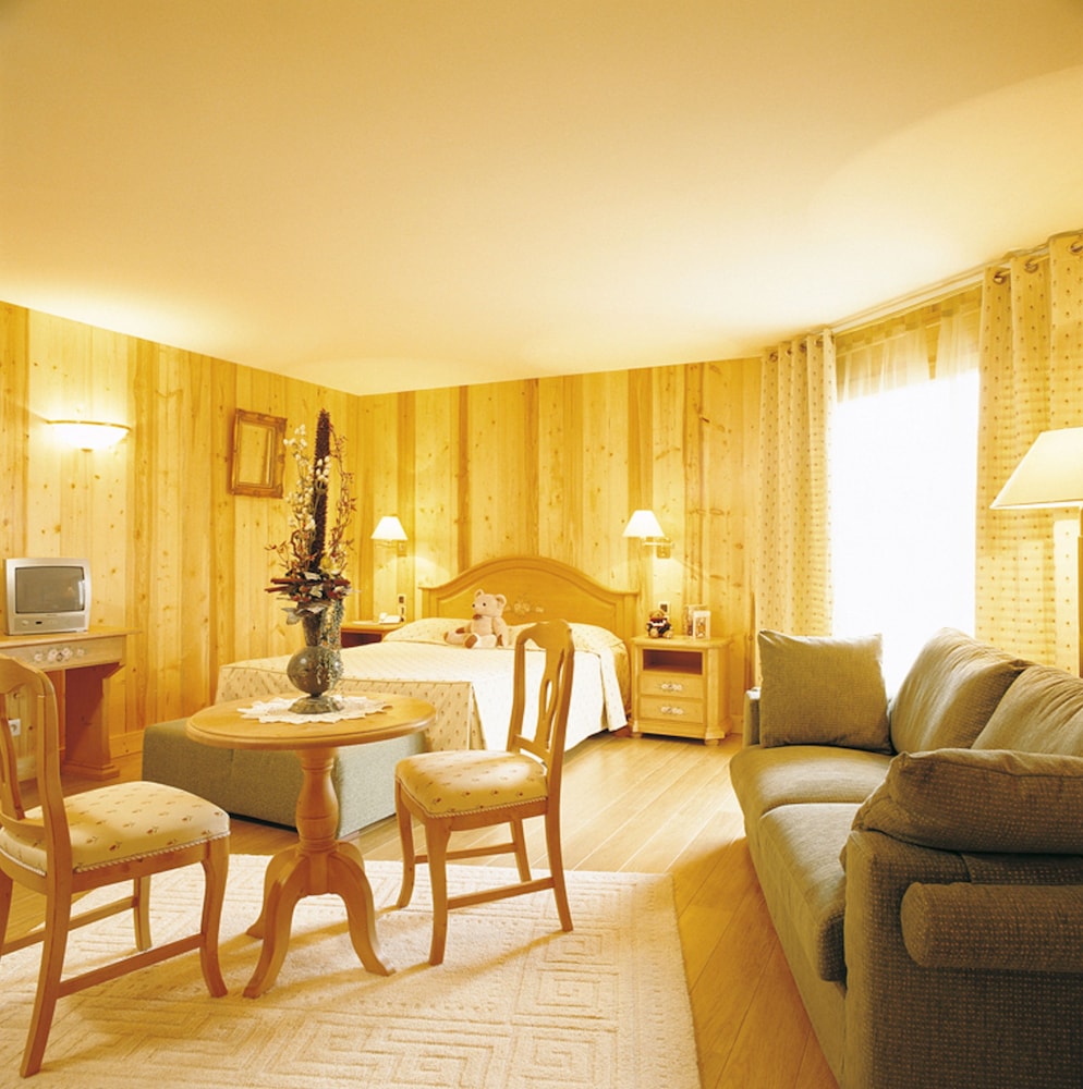 Family Room photo 3