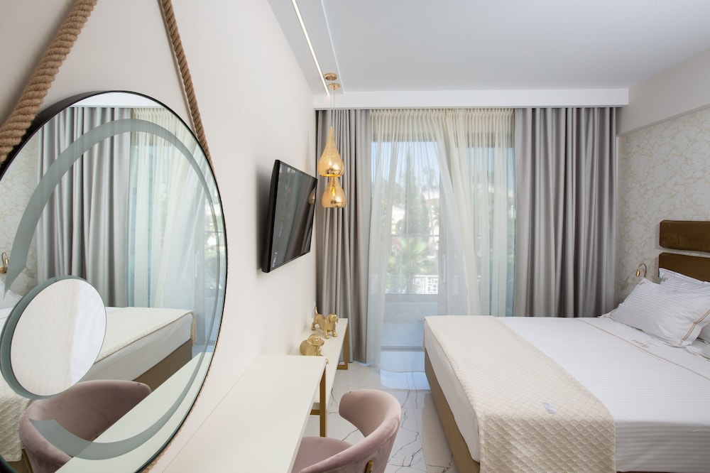 Junior Suite, Garden View (2 Adults+2 children)