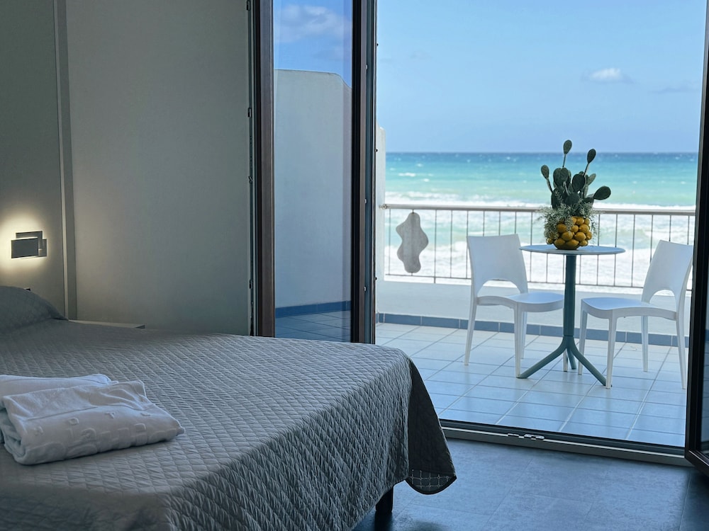 Deluxe Double or Twin Room, Sea View - Photo 16