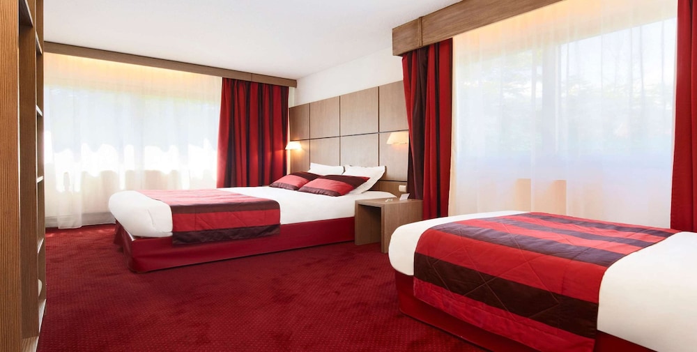 Standard Room, 3 Twin Beds - Photo 1