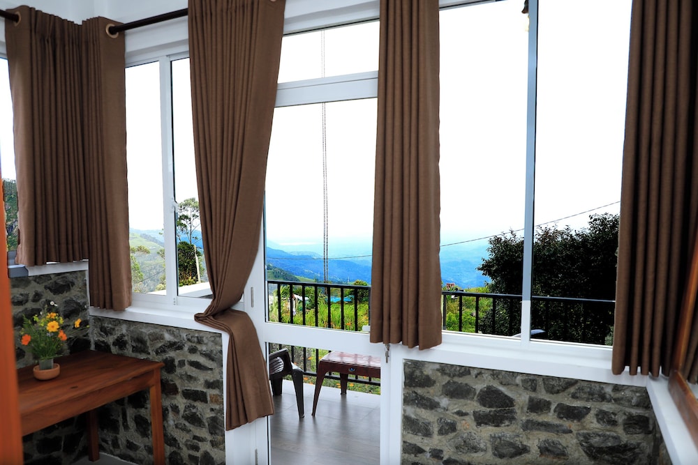Deluxe Double Room, 1 Queen Bed, Balcony, Mountain View photo 3