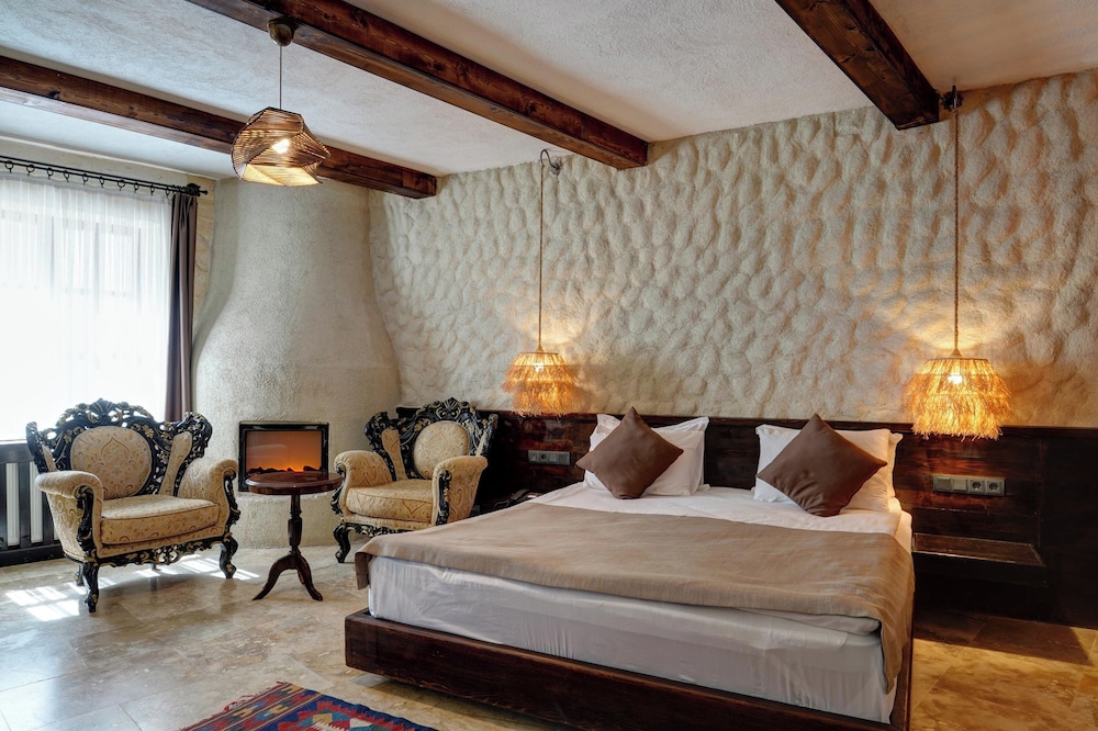 Royal Stone Suite with Jacuzzi - Photo 6