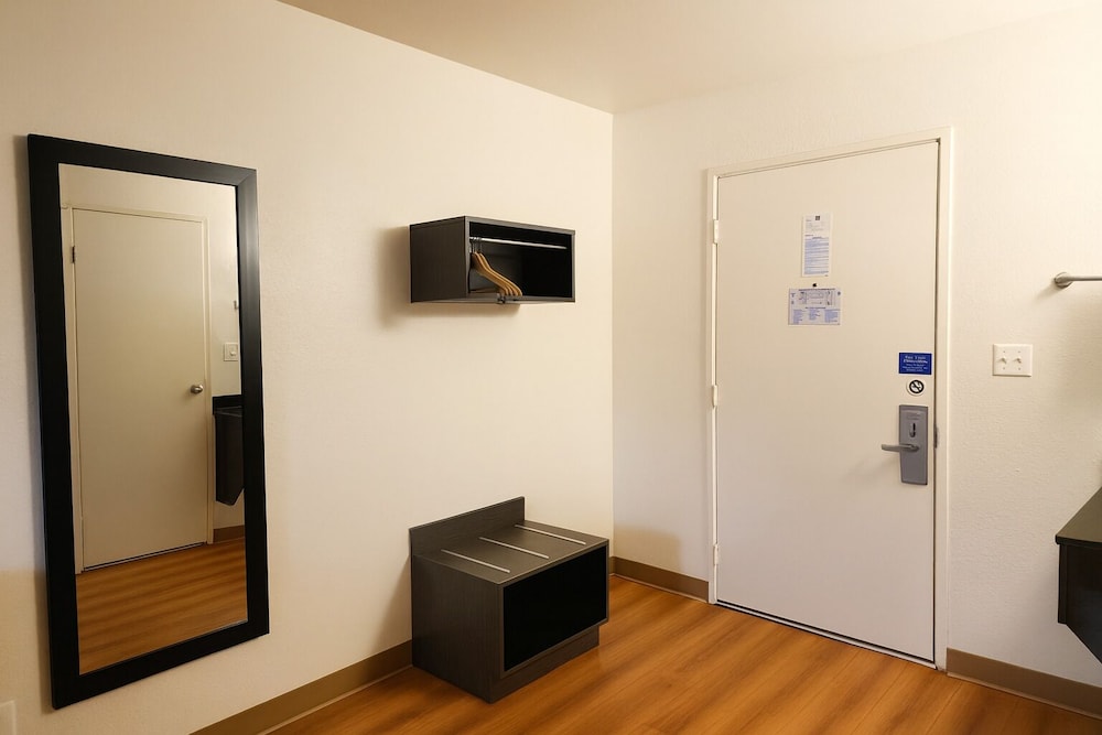 Premium Room, 2 Double Beds, Non Smoking, Refrigerator & Microwave photo 3