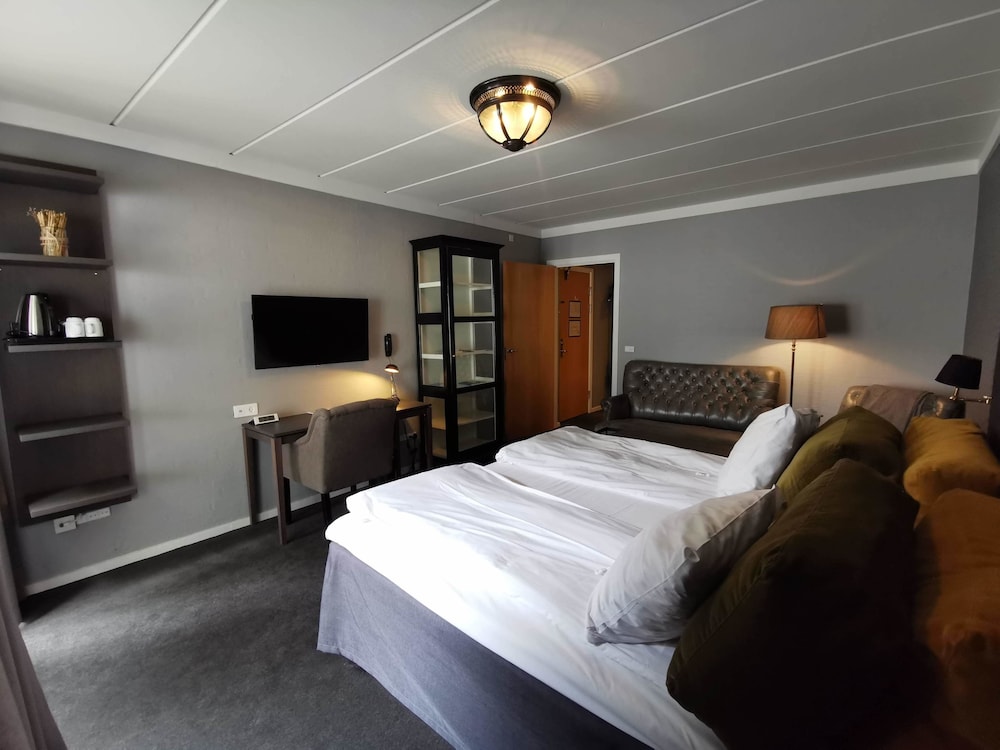 Junior Suite, 1 King Bed - Photo 13