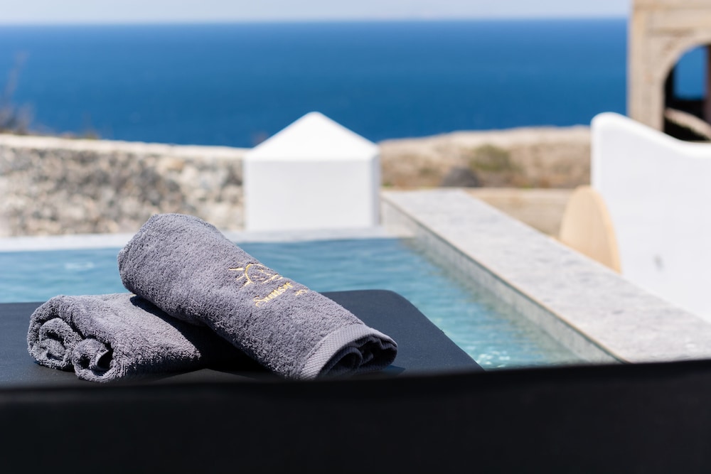 Deluxe Suite with plunge pool and sea view - Photo 27